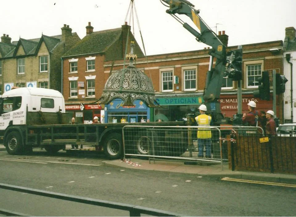 Thanks to Colin Arnold for reminding us of 2002 when the fountain was removed – temporarily – for a facelift.