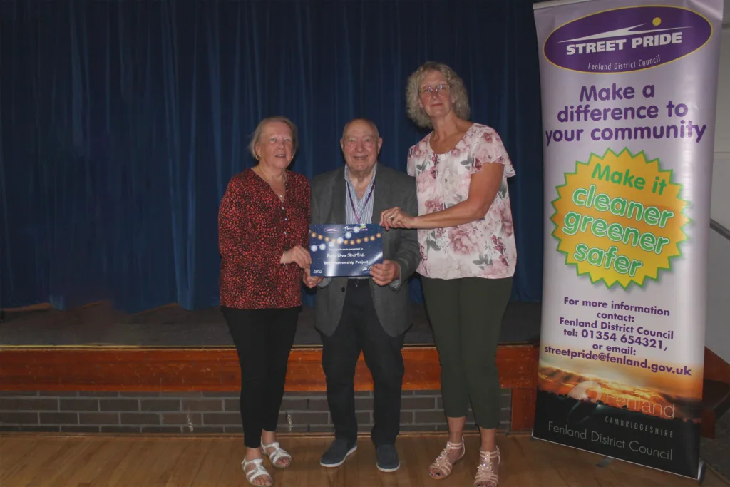 Maureen Fernley, Sue Unwin collect the award for best partnership project