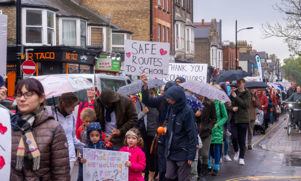 Hundreds turn out to campaign for traffic restrictions that residents say will improve immeasurably life in the Mill Road area of Cambridge