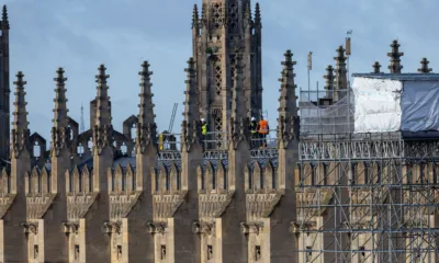 King’s College, Cambridge, has started placing solar panels on its iconic 15th century Chapel – despite opposition from local residents and organisations, including Historic England. PHOTO: BavMedia