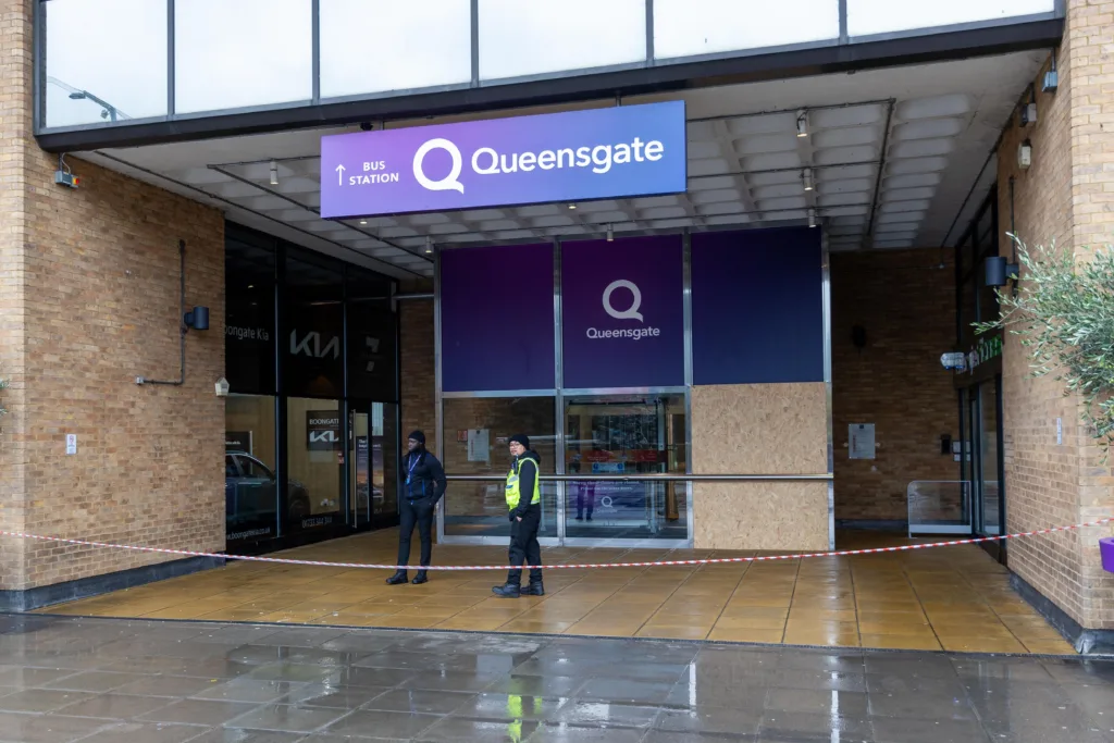 Queensgate shopping centre, Peterborough, evacuated after security threat, now allowing customers back in. PHOTO: Terry Harris for CambsNews