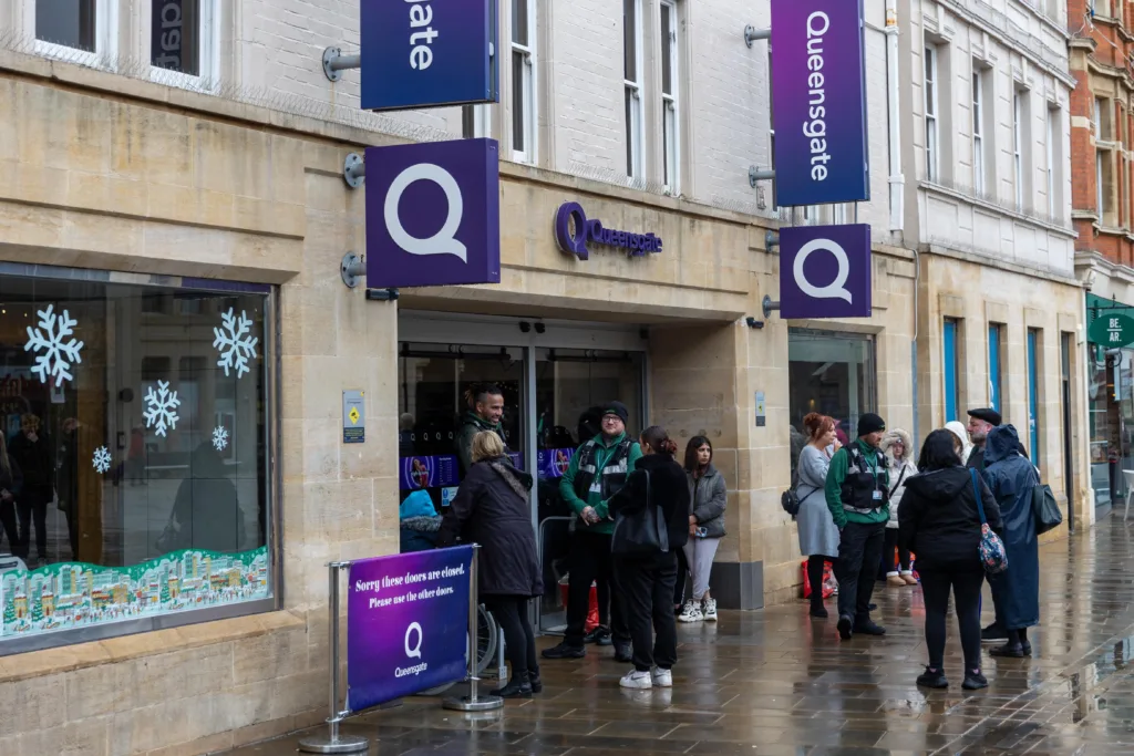 Queensgate shopping centre, Peterborough, evacuated after security threat, now allowing customers back in. PHOTO: Terry Harris for CambsNews