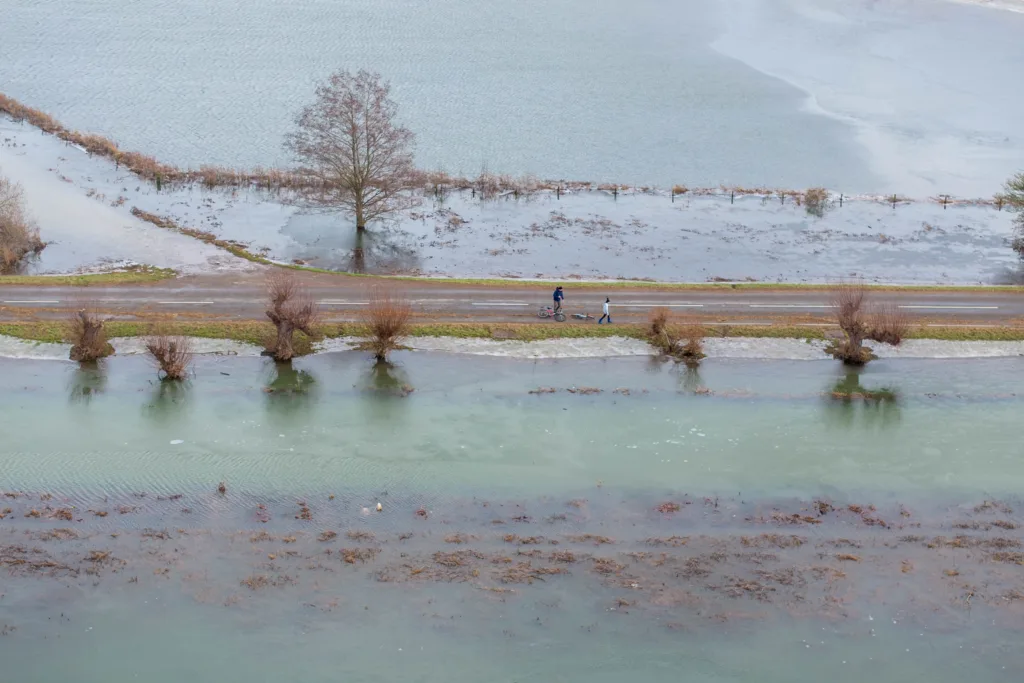 Flood water along the B1040 at Whittlesey as Storm Isha begins to batter Britain. The Environment Agency warned today that river levels at Whittlesey remain high “following a previous period of persistent rainfall in the catchment. PHOTO: Terry Harris
