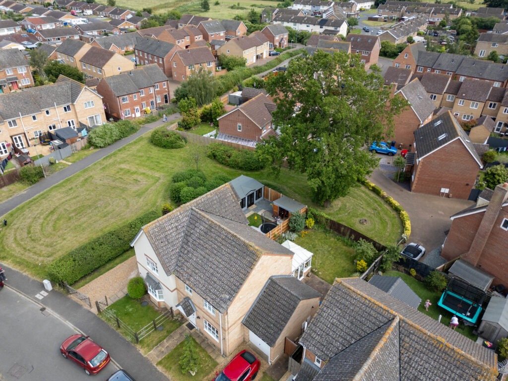 Residents and even the town council want Fenland District Council to refuse its own application to fell a 50- to 60-year-old protected oak tree off Bridle Close, Chatteris. PHOTO: Terry Harris 