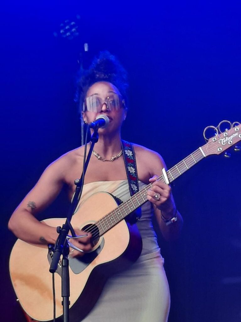 On Stage Two we heard the beautiful, clear voice of American Lizzie No who played the guitar and the harp. 